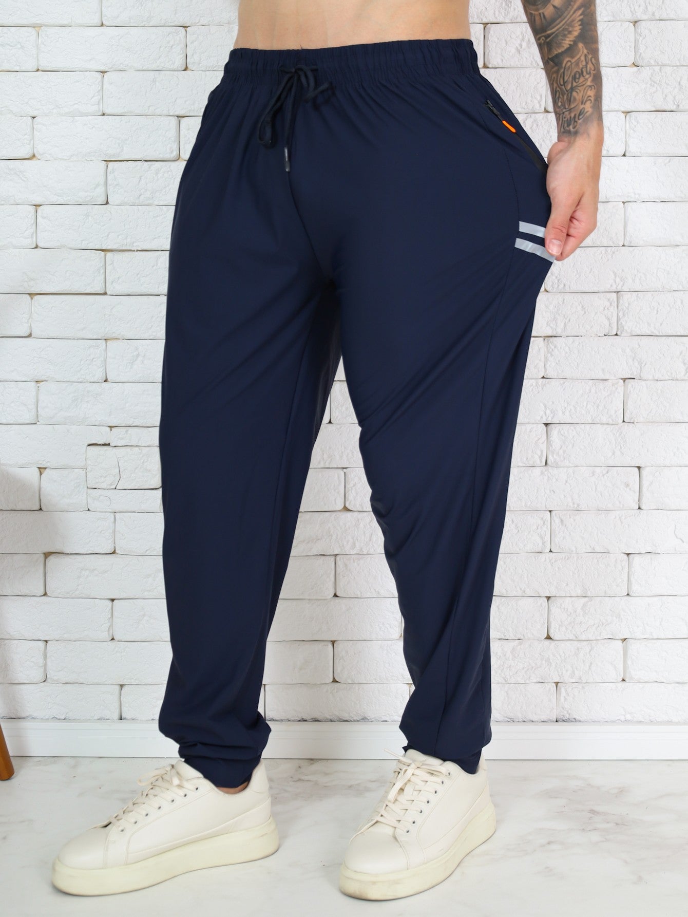 Calça Jogger Masculina Esportiva Dry Fit com Zíper - Tecido Térmico Refrescante