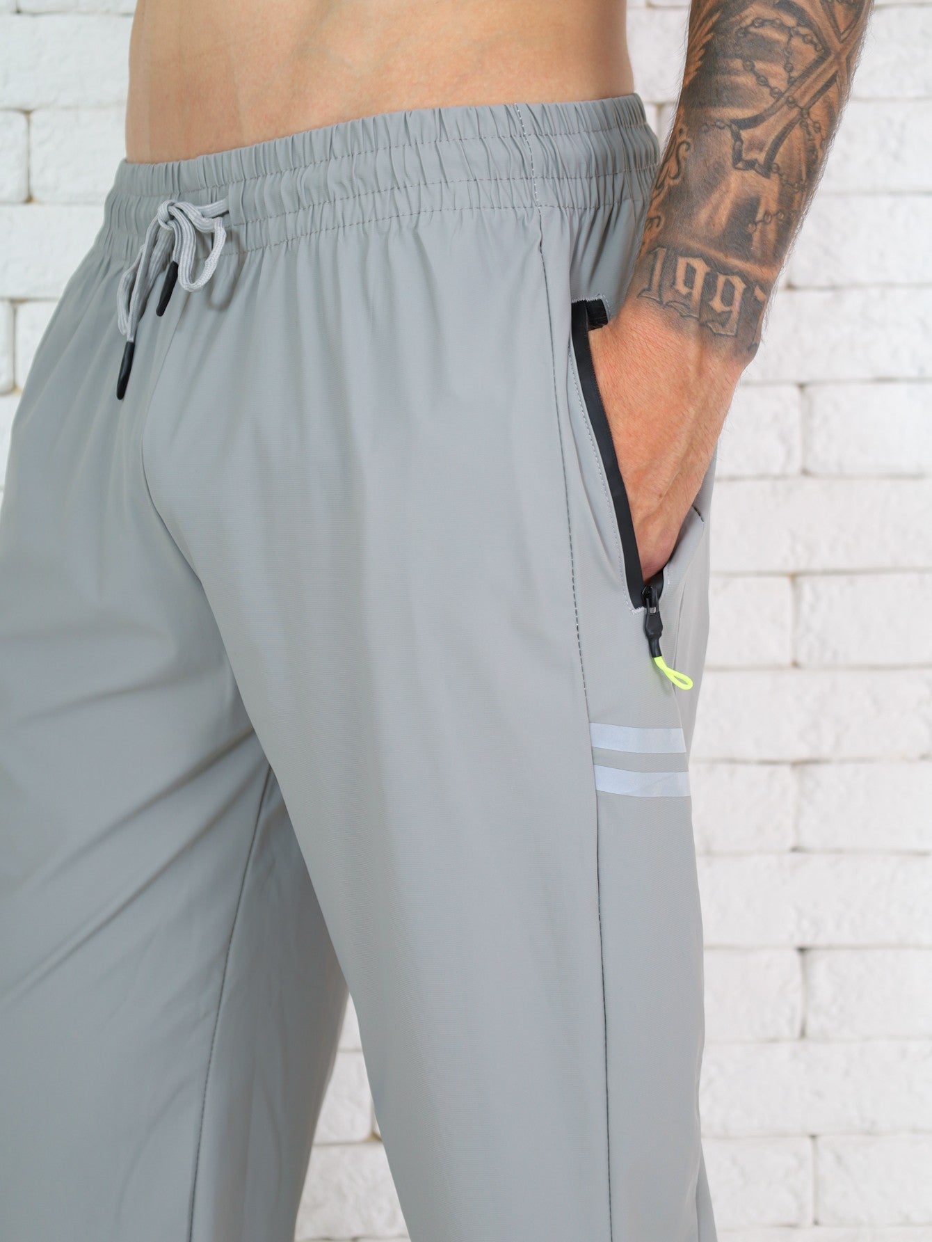 Calça Jogger Masculina Esportiva Dry Fit com Zíper - Tecido Térmico Refrescante