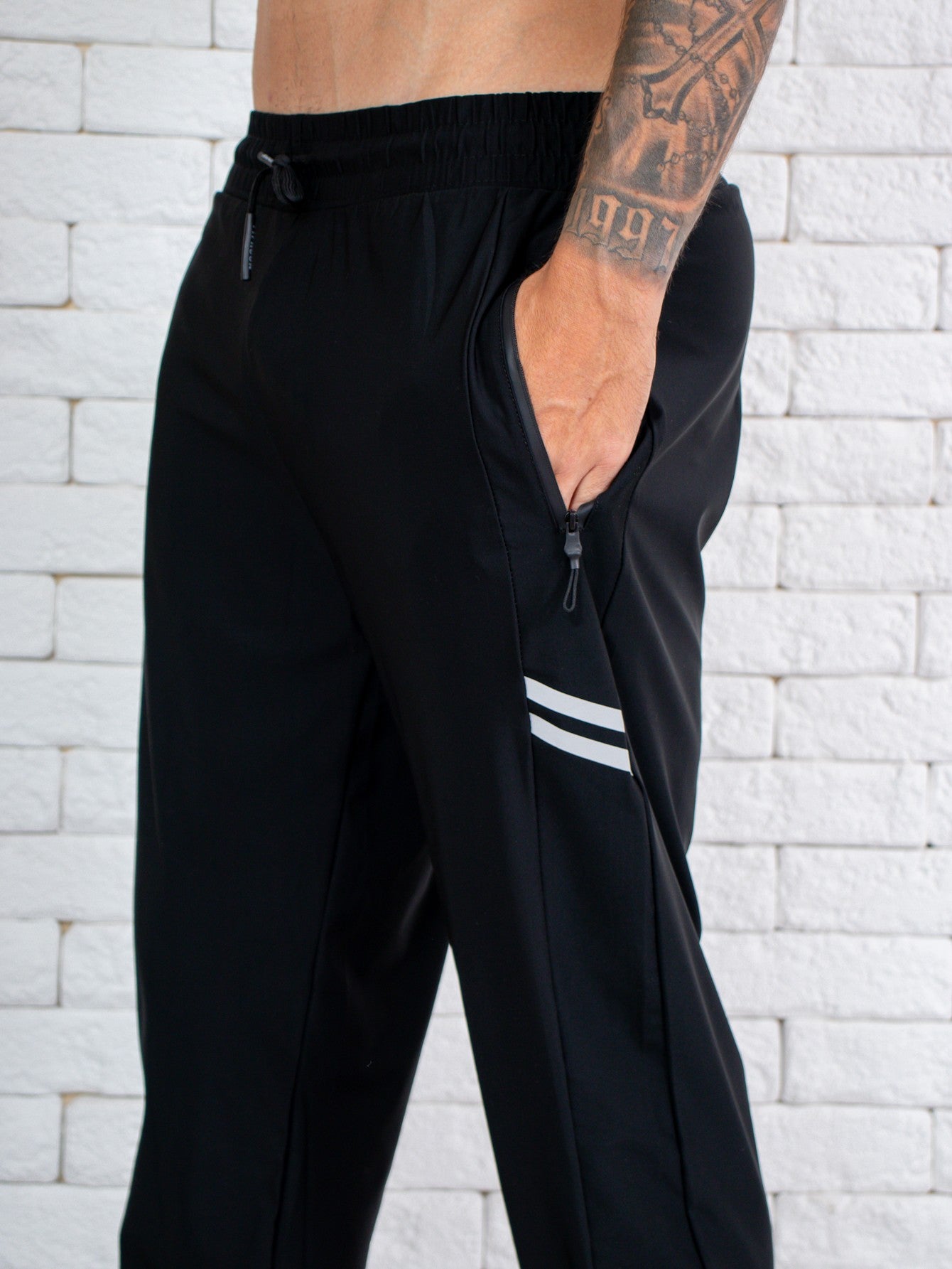 Calça Jogger Masculina Esportiva Dry Fit com Zíper - Tecido Térmico Refrescante